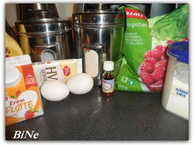 BiNe` S HIMBEER - WEISSE SCHOKOLADE CUPCAKES - Rezept - Bild Nr. 3