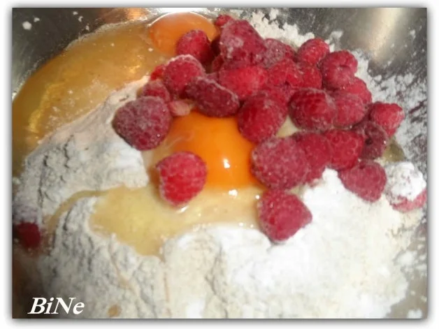 BiNe` S HIMBEER - WEISSE SCHOKOLADE CUPCAKES - Rezept - Bild Nr. 5