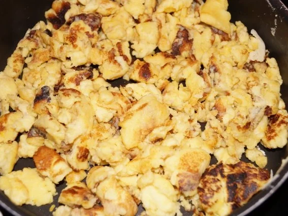Kaiserschmarren mit Bratapfel-Chili Gelee - Rezept - Bild Nr. 3