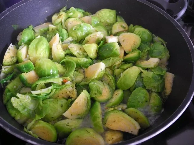 Vegan : Kartoffelstampf auf Zwiebel - Rosenkohl - Bett - Rezept - Bild Nr. 10