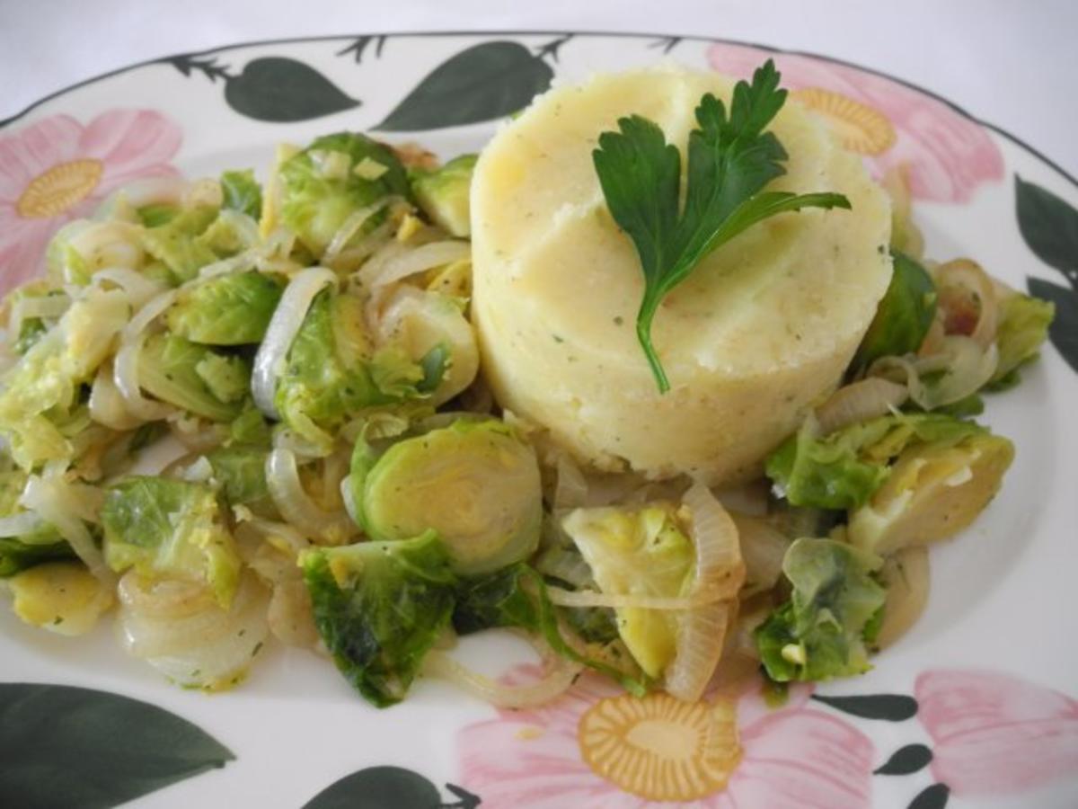 Vegan : Kartoffelstampf auf Zwiebel - Rosenkohl - Bett - Rezept - Bild Nr. 2