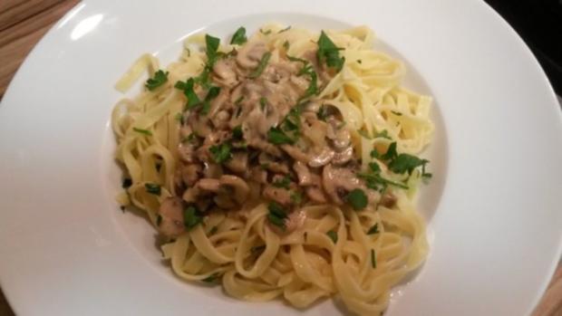 Cremige Champignon-Nudeln - Rezept mit Bild - kochbar.de