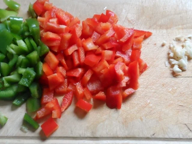 Suppen/Eintöpfe: Griechischer Zwiebel-Hack-Eintopf mit Feta und Sesam-Schmand-Creme - Rezept - Bild Nr. 3