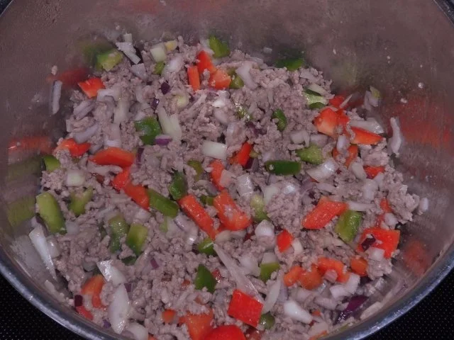 Suppen/Eintöpfe: Griechischer Zwiebel-Hack-Eintopf mit Feta und Sesam-Schmand-Creme - Rezept - Bild Nr. 5