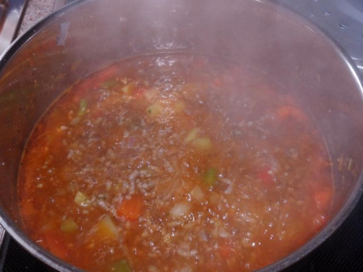 Suppen/Eintöpfe: Griechischer Zwiebel Hack Eintopf mit Feta und Sesam ...