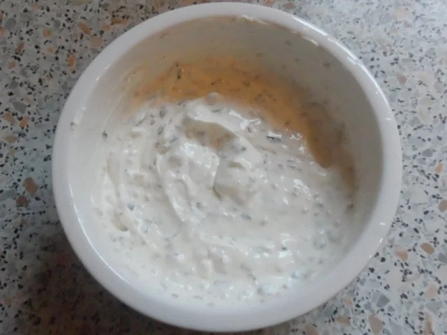 Suppen/Eintöpfe: Griechischer Zwiebel-Hack-Eintopf mit Feta und Sesam-Schmand-Creme - Rezept - Bild Nr. 9