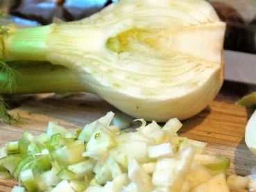 Skrei-Kotelett auf Linsen-Fenchel-Apfel-Gemüse und Gremolata-Pesto - Rezept - Bild Nr. 4