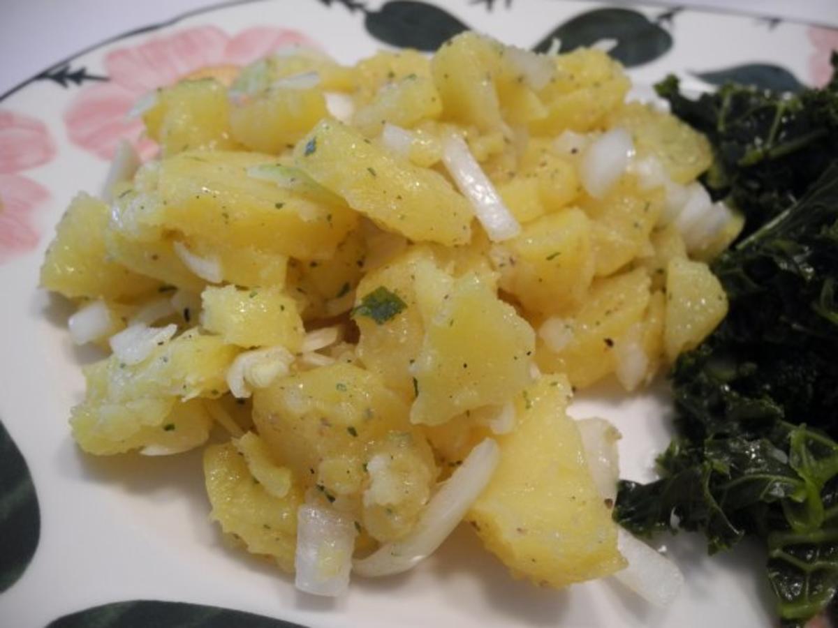 Vegan : Zwiebel - Kartoffel - Salat mit Porree - Grünkohl - Rezept - Bild Nr. 3