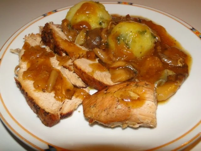 Rezept: Schinkenschweinebraten in Weissweinsauce mit Zwiebeln und Rosenkohl Schinkenschweinebraten in Weissweinsauce mit Zwiebeln und Rosenkohl - Rezept