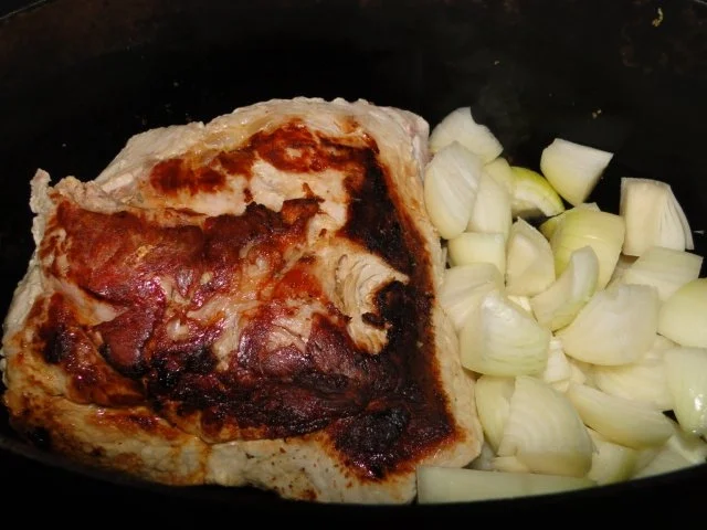 Rezept: Schinkenschweinebraten in Weissweinsauce mit Zwiebeln und Rosenkohl Bild Nr. 2 Schinkenschweinebraten in Weissweinsauce mit Zwiebeln und Rosenkohl - Rezept - Bild Nr. 2