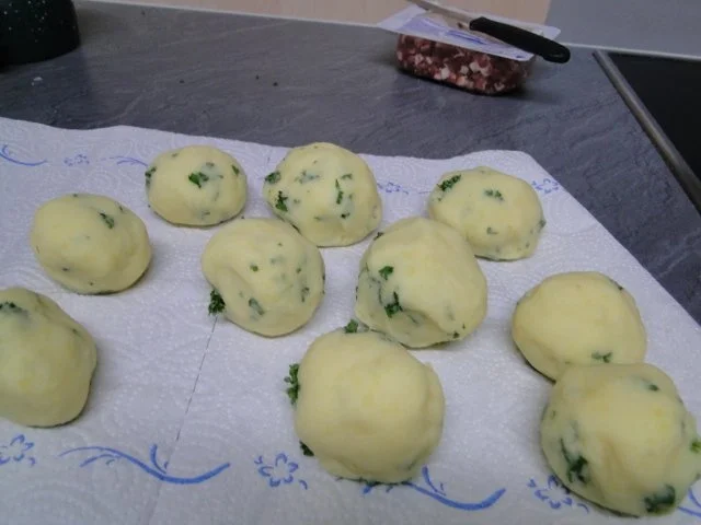 Rezept: Schinkenschweinebraten in Weissweinsauce mit Zwiebeln und Rosenkohl Bild Nr. 3 Schinkenschweinebraten in Weissweinsauce mit Zwiebeln und Rosenkohl - Rezept - Bild Nr. 3