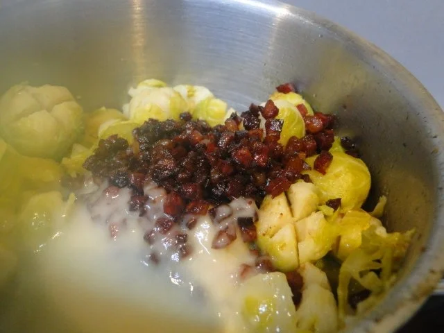 Rezept: Schinkenschweinebraten in Weissweinsauce mit Zwiebeln und Rosenkohl Bild Nr. 8 Schinkenschweinebraten in Weissweinsauce mit Zwiebeln und Rosenkohl - Rezept - Bild Nr. 8