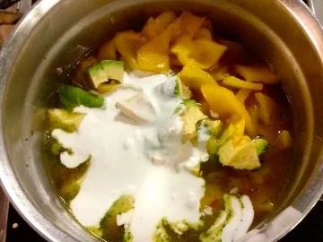 gelbe Paprika-Avocado-Suppe mit zweierlei Topping - Rezept - Bild Nr. 3