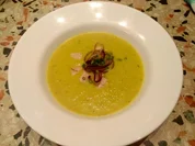 gelbe Paprika-Avocado-Suppe mit zweierlei Topping - Rezept