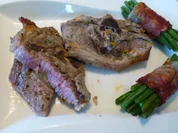 Schwarzwälder Bohnenpäckchen zu marinierten NT Lammkotelette - Rezept