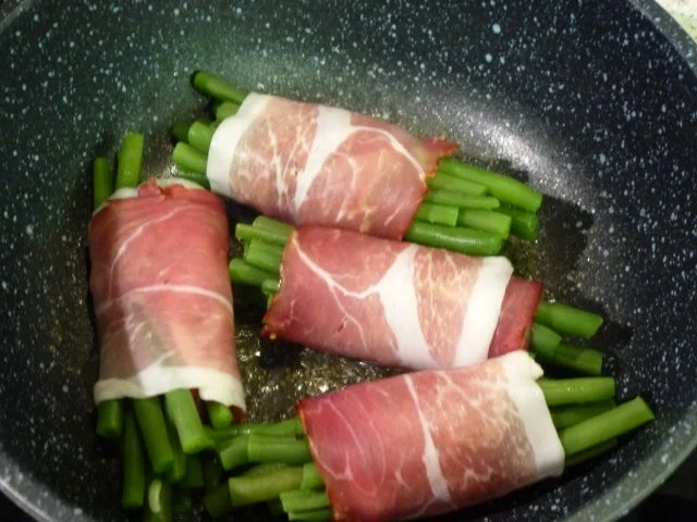 Rezept: Schwarzwälder Bohnenpäckchen zu marinierten NT Lammkotelette Bild Nr. 8 Schwarzwälder Bohnenpäckchen zu marinierten NT Lammkotelette - Rezept - Bild Nr. 8