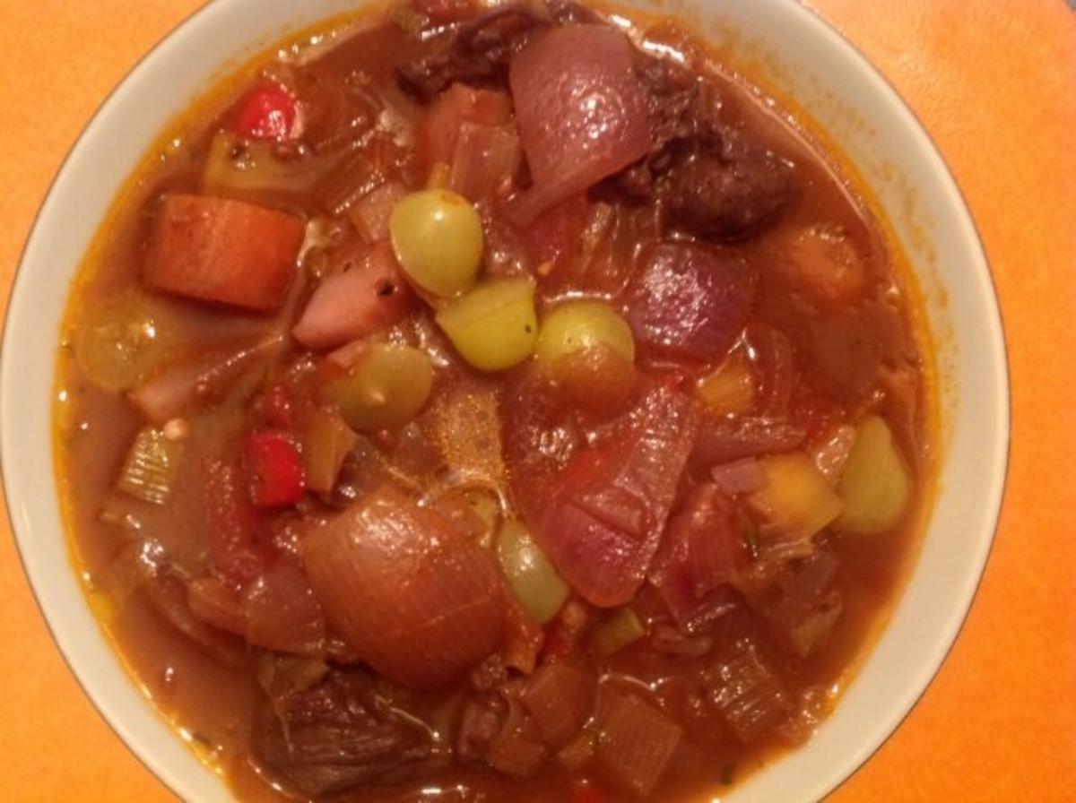 Bilder für Gulasch mit Weintrauben - Rezept