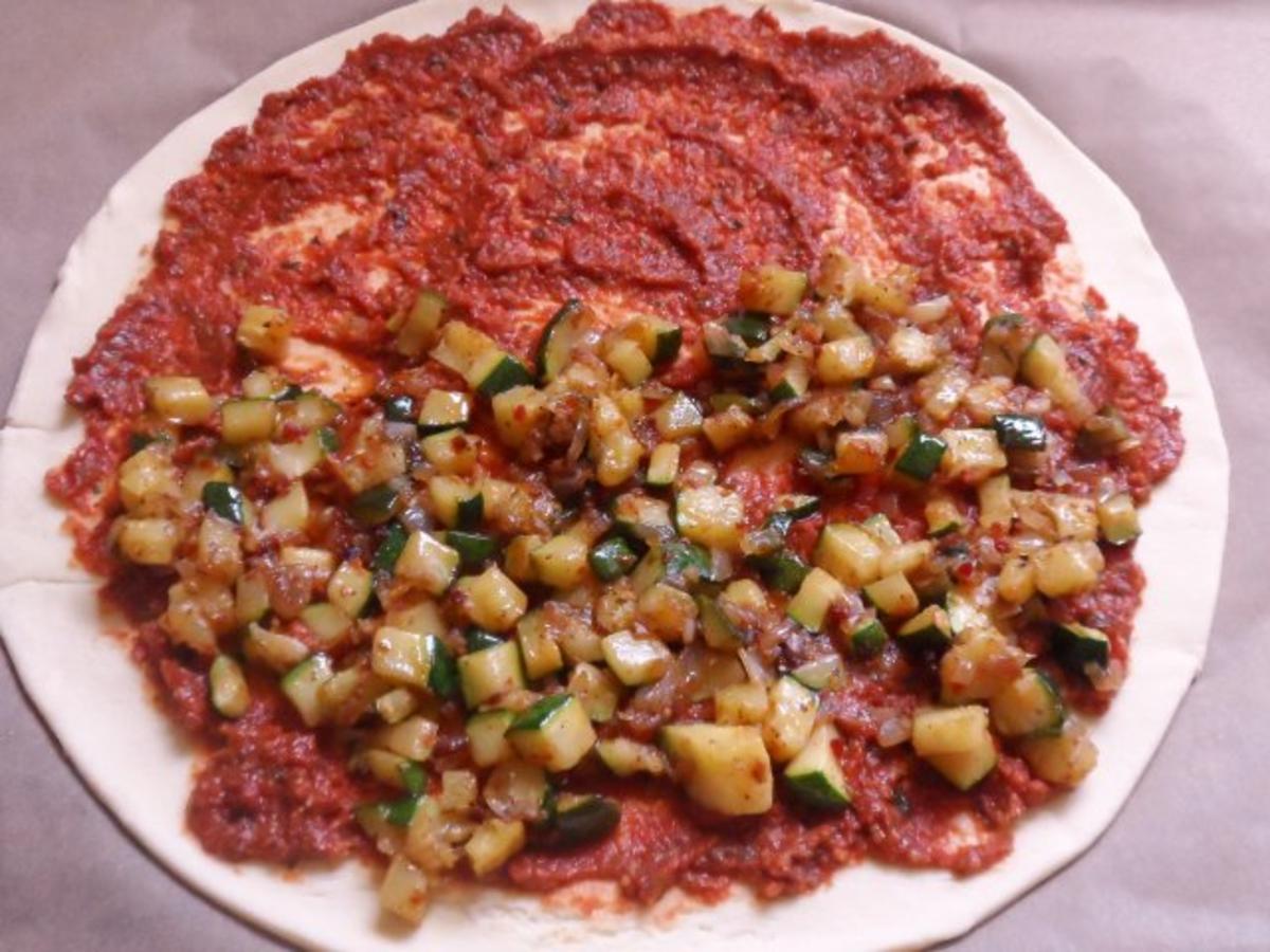 Backen: Bunt gefüllte Blätterteig-Pizza "Calzone" - Rezept - Bild Nr. 8