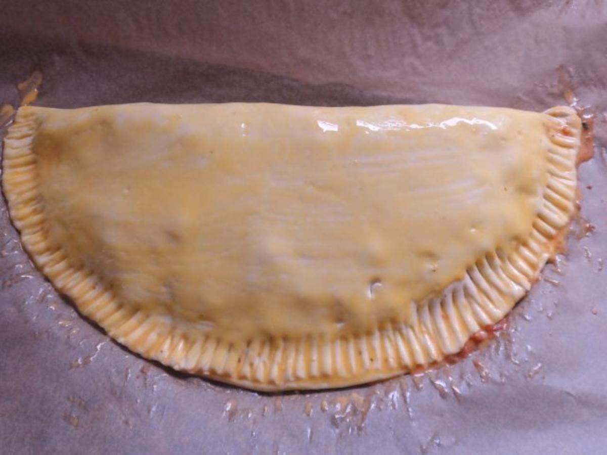Backen: Bunt gefüllte Blätterteig-Pizza "Calzone" - Rezept - Bild Nr. 11