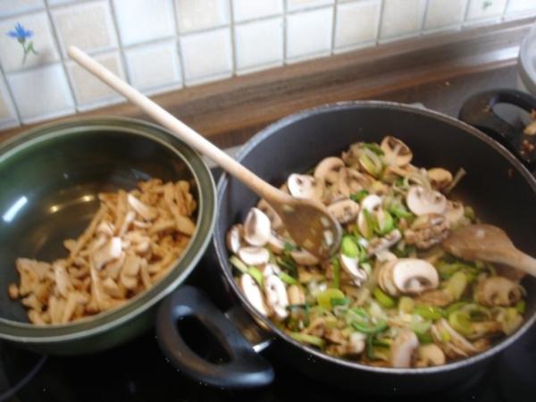 Spaghetti mit Hähnchenbrustfilet Champignonsauce - einfach - von MausVoh