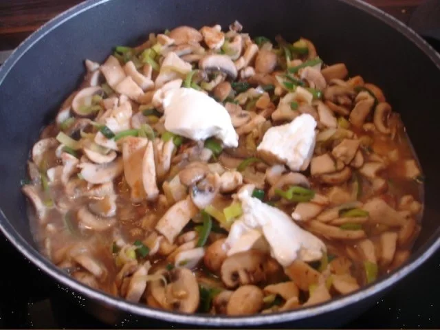 Spaghetti mit Hähnchenbrustfilet-Champignonsauce - Rezept - Bild Nr. 11