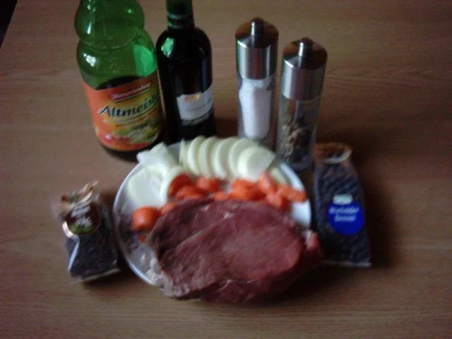 Rezept: Sauerbraten mit Semmelknödel Bild Nr. 2 Sauerbraten mit Semmelknödel - Rezept - Bild Nr. 2