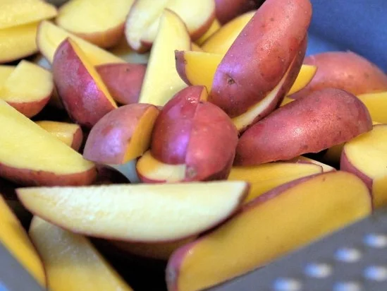 Verschärfte Hähnchennuggets, rauchige Kartoffeln und Pimentos de Padron - Rezept - Bild Nr. 2