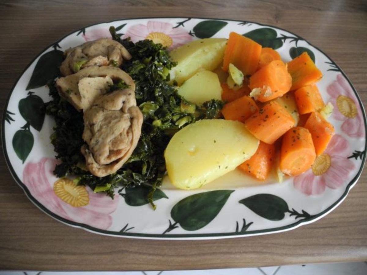 Vegan : Mein Veggi - Rollbraten auf Grünkohl mit Kartoffeln und Karotten - Rezept - Bild Nr. 4
