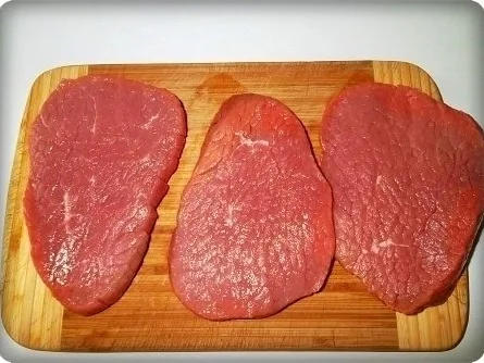 Rezept: Schmackhafte Rinderrouladen mit Rotkohl und Klößen Bild Nr. 5 Schmackhafte Rinderrouladen mit Rotkohl und Klößen - Rezept - Bild Nr. 5