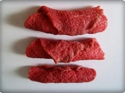 Rezept: Schmackhafte Rinderrouladen mit Rotkohl und Klößen Bild Nr. 8 Schmackhafte Rinderrouladen mit Rotkohl und Klößen - Rezept - Bild Nr. 8