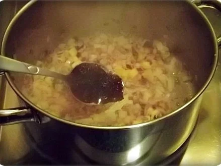 Rezept: Schmackhafte Rinderrouladen mit Rotkohl und Klößen Bild Nr. 15 Schmackhafte Rinderrouladen mit Rotkohl und Klößen - Rezept - Bild Nr. 15