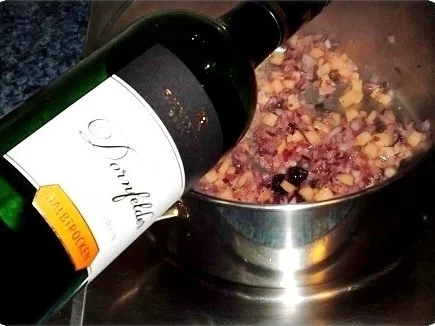 Rezept: Schmackhafte Rinderrouladen mit Rotkohl und Klößen Bild Nr. 16 Schmackhafte Rinderrouladen mit Rotkohl und Klößen - Rezept - Bild Nr. 16