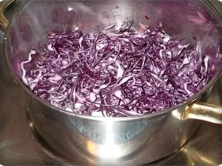 Rezept: Schmackhafte Rinderrouladen mit Rotkohl und Klößen Bild Nr. 17 Schmackhafte Rinderrouladen mit Rotkohl und Klößen - Rezept - Bild Nr. 17