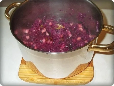 Rezept: Schmackhafte Rinderrouladen mit Rotkohl und Klößen Bild Nr. 18 Schmackhafte Rinderrouladen mit Rotkohl und Klößen - Rezept - Bild Nr. 18