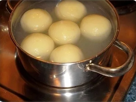 Rezept: Schmackhafte Rinderrouladen mit Rotkohl und Klößen Bild Nr. 20 Schmackhafte Rinderrouladen mit Rotkohl und Klößen - Rezept - Bild Nr. 20