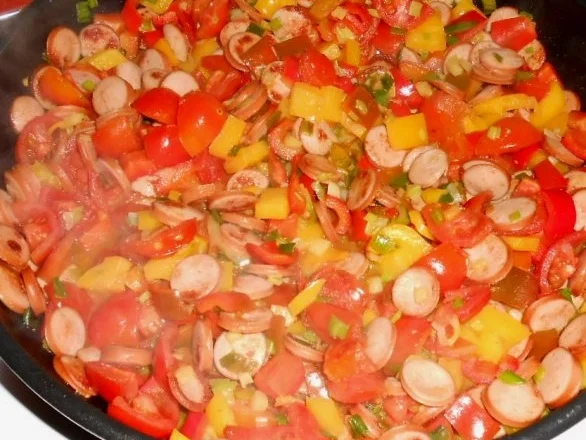 Rezept: Bunte Würstchen-Pfanne Bild Nr. 9 Bunte Würstchen-Pfanne - Rezept - Bild Nr. 9