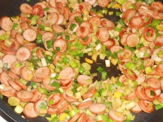 Rezept: Bunte Würstchen-Pfanne Bild Nr. 6 Bunte Würstchen-Pfanne - Rezept - Bild Nr. 6