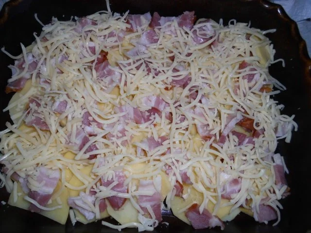 Rezept: Aufläufe: Pikanter Kartoffel-Auflauf Bild Nr. 7 Aufläufe: Pikanter Kartoffel-Auflauf - Rezept - Bild Nr. 7