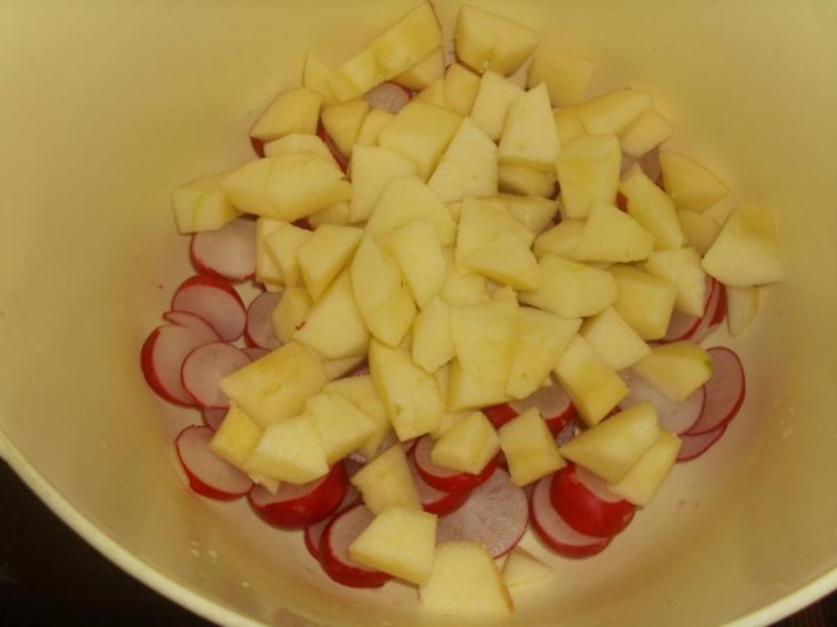 Apfel-Radieschen-Salat - Rezept - Bild Nr. 3