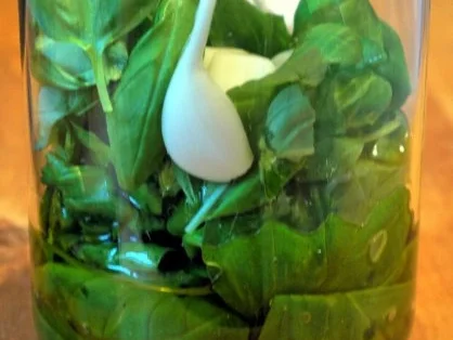 Flammkuchen mit Tomaten, Ziegenfeta und Pesto - Rezept - Bild Nr. 5