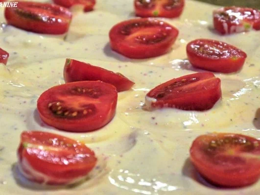 Flammkuchen mit Tomaten, Ziegenfeta und Pesto - Rezept - Bild Nr. 11