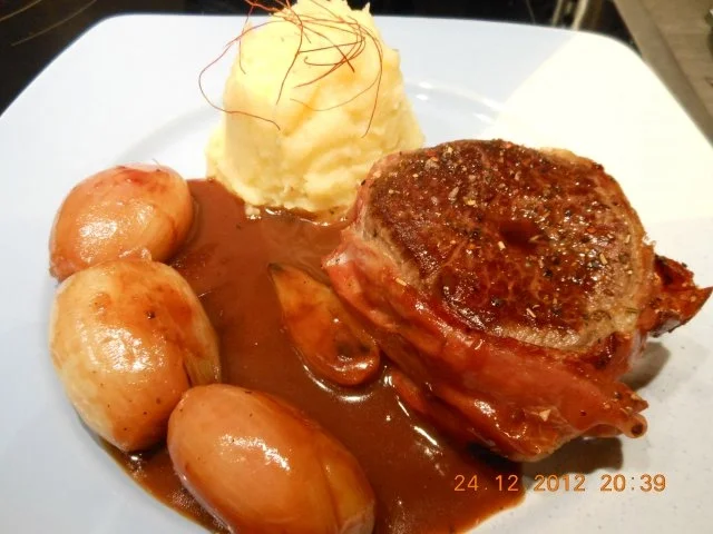 Hauptgericht: Rinderfiletsteaks mit Portweinschalotten und Steinpilz- Pürree - Rezept