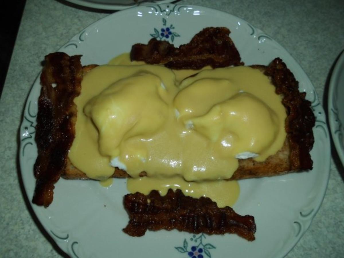 Bilder für Pikanter Toast mit pochierten Eiern - Rezept