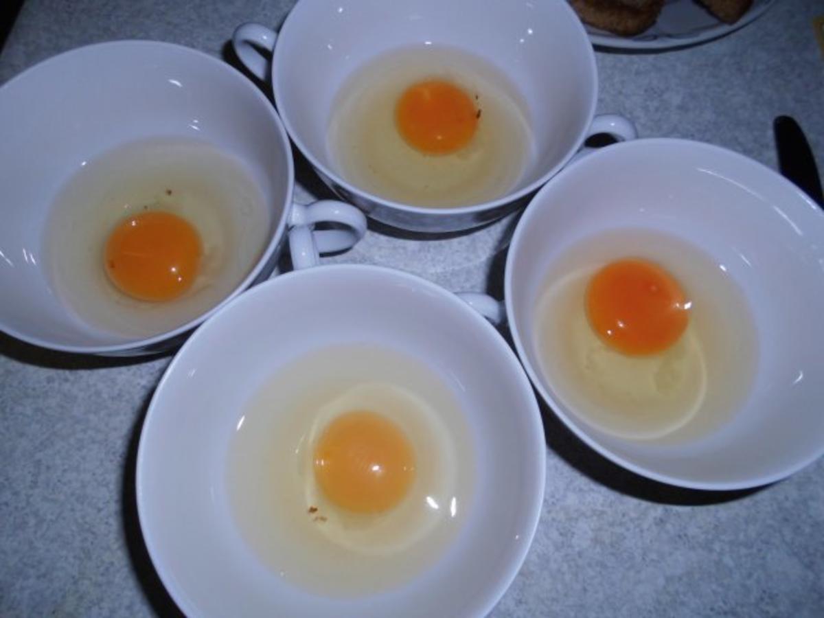 Pikanter Toast mit pochierten Eiern - Rezept - Bild Nr. 9