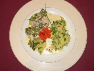 Schweinemedaillons mit Frühlingszwiebeln und Kartoffel-Rauke-Püree - Rezept