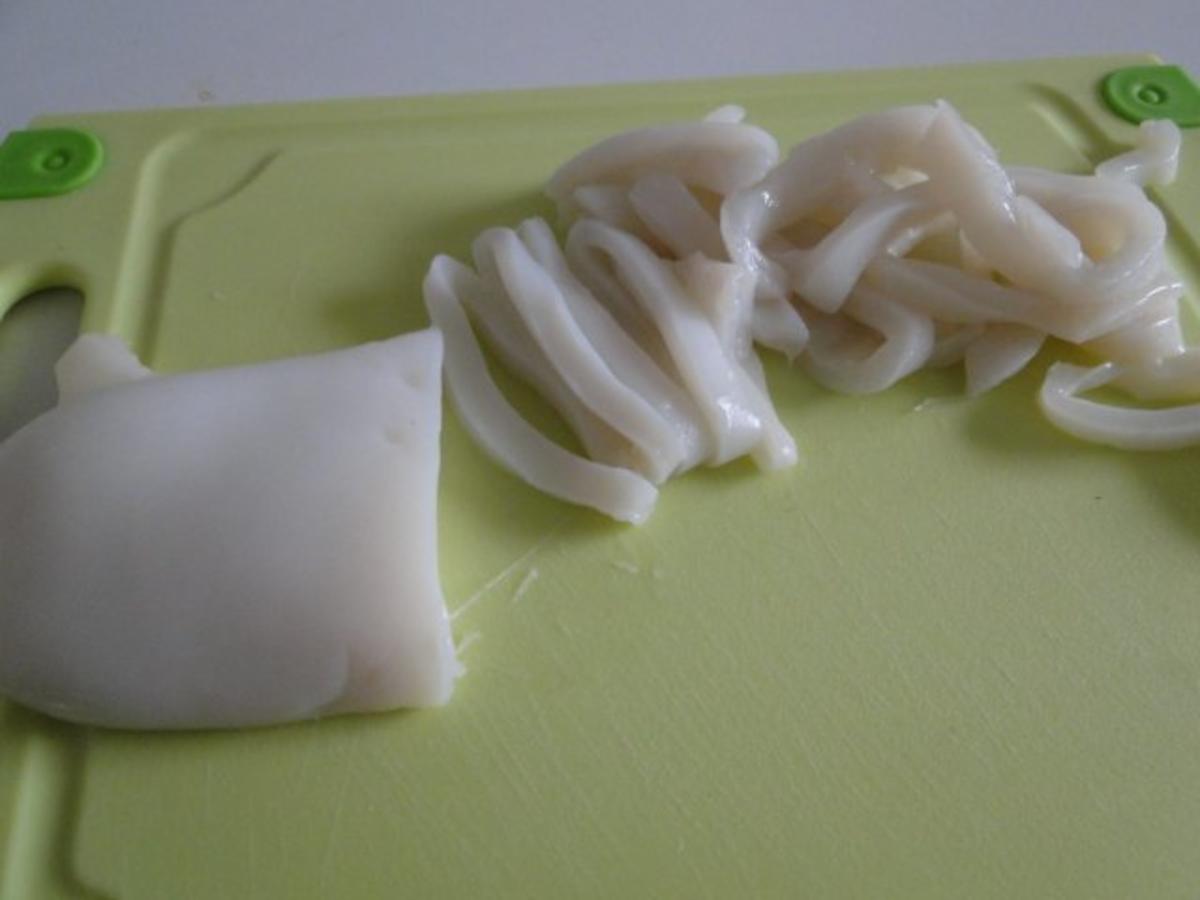Garnelen und Tintenfischringe, gebraten in Knoblauch-Kräuter-Butter-Sauce - Rezept - Bild Nr. 3