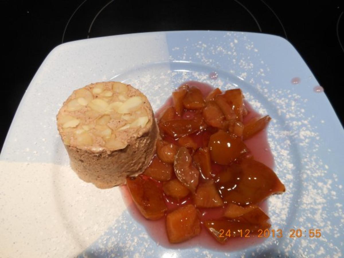 Dessert: Lebkuchenparfait  mit Rotweinpflaumen - Rezept