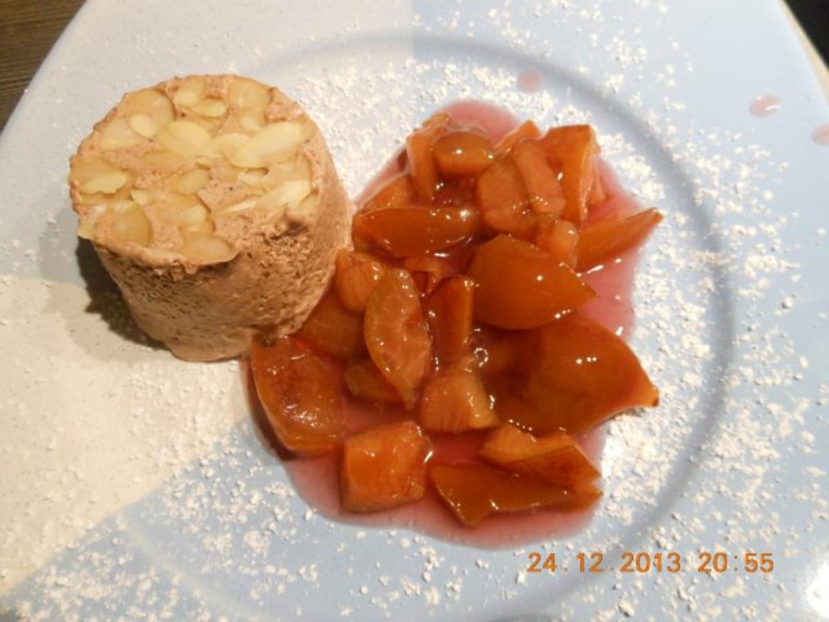 Dessert: Lebkuchenparfait  mit Rotweinpflaumen - Rezept - Bild Nr. 2