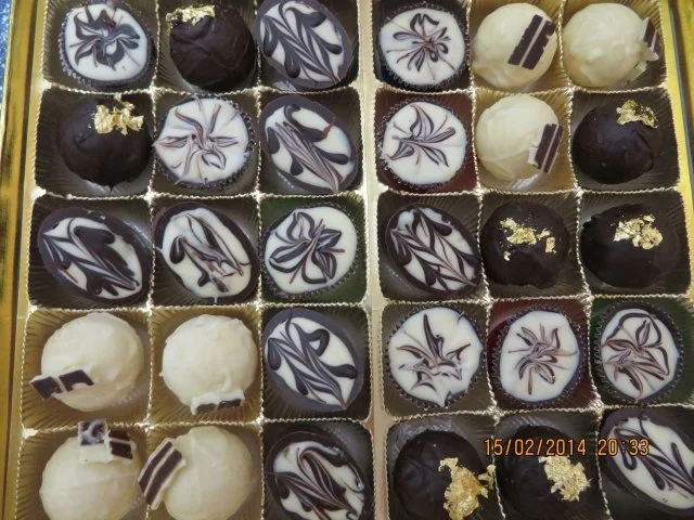 Nougat an Baileys Trüffel und Rum an Marzipanpralinen - Rezept - Bild Nr. 2