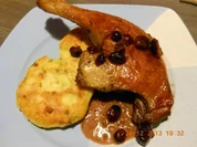 Geflügel/ Wild: Entenkeulen an Cranberrysauce mit  Kartoffelplätzchen - Rezept